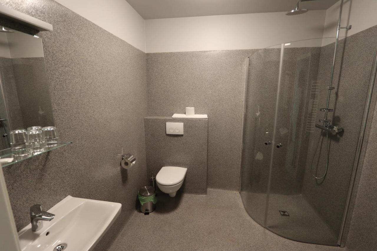 Hotel Tjarna Njarthvik Extérieur photo