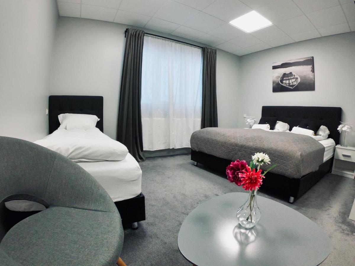 Hotel Tjarna Njarthvik Extérieur photo